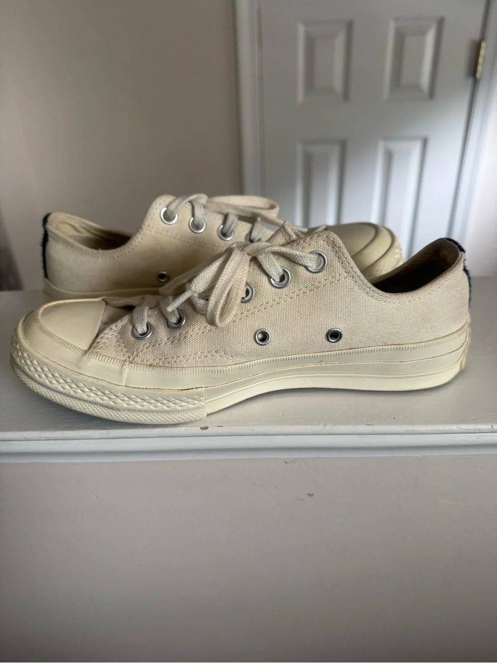 Comme des Garcons PLAY Cream Low-Top Sneakers with Red Heart